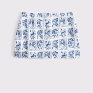 The A&F Scarlett Mid Rise Linen-Blend Mini Skort